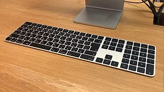 Apple Keyboard (short) — Family illustration: Magic Keyboard (first generation) (2015). This is not a photograph of the exact listed model. Resized and re-encoded; the credited image licence applies.